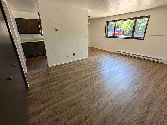 3rd image of 1075 Lancaster St #D