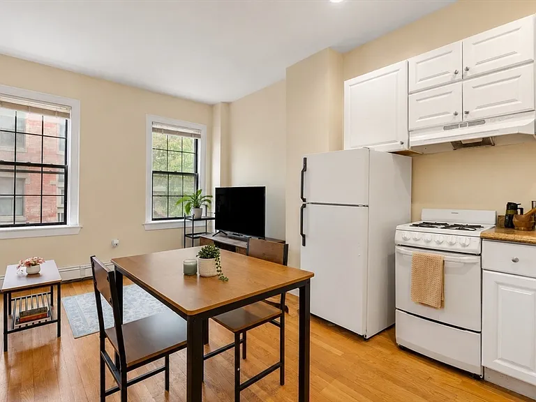 28 Phillips St #A — Photo 1