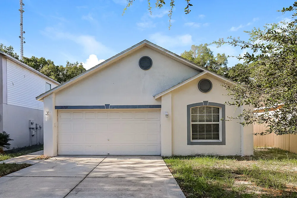 3 bed, 2.0 bath, 1292 sqft, $2,075 — Photo 1