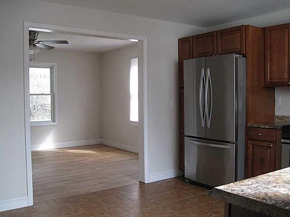 5th image of 732 Marshall Dr