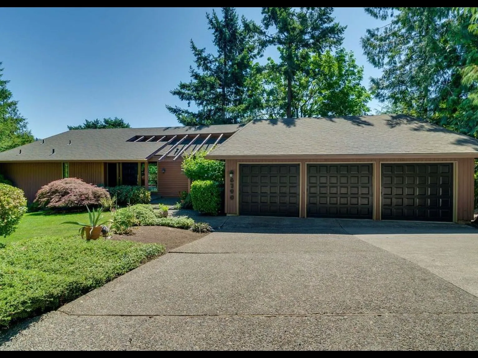 4 bed, 2.5 bath, 2904 sqft, $3,995 — Photo 1