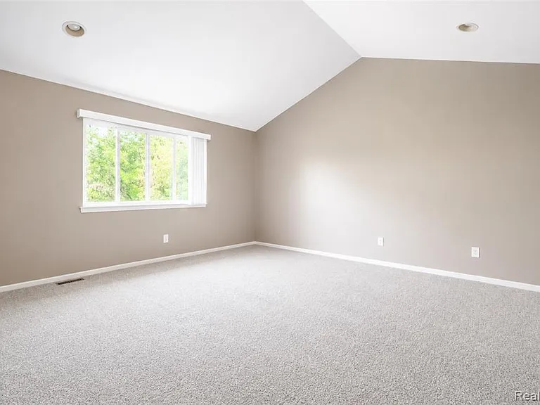 22733 Coachlight Cir — Photo 28