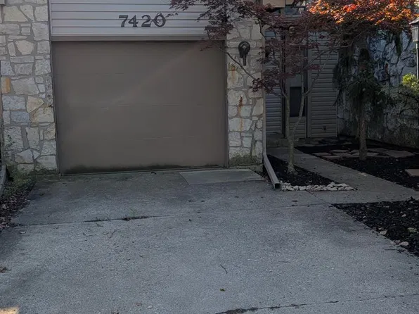 7420 Timberview Dr #8, West Chester, OH 45241