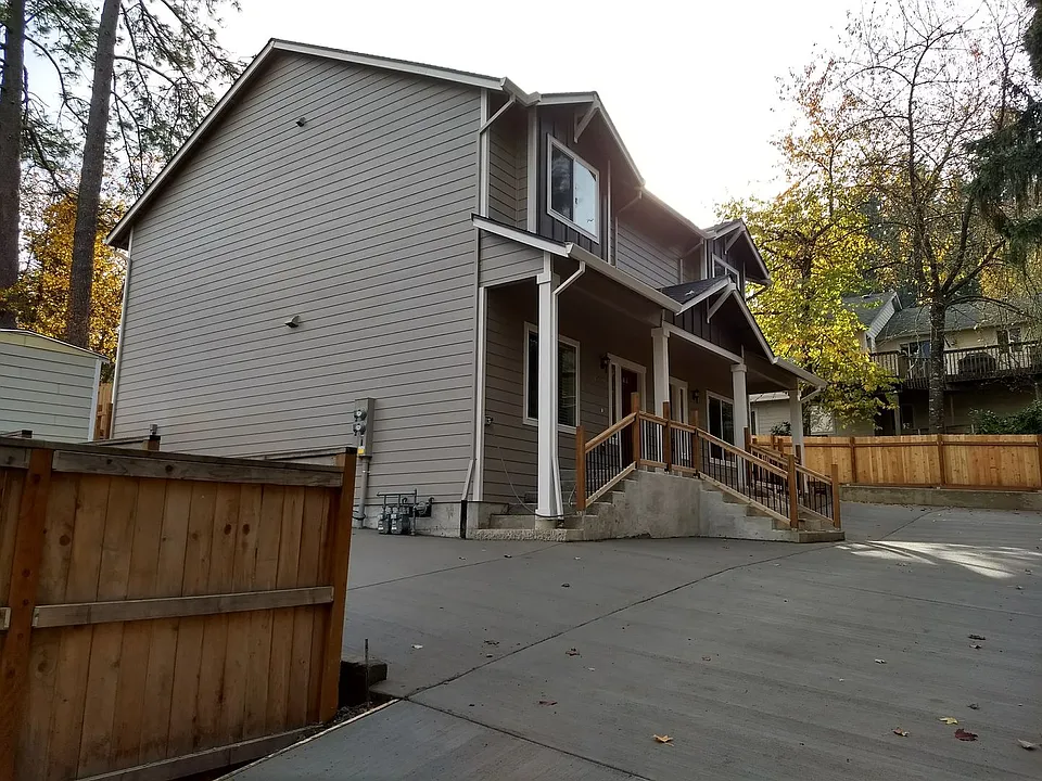 15808 SW Division