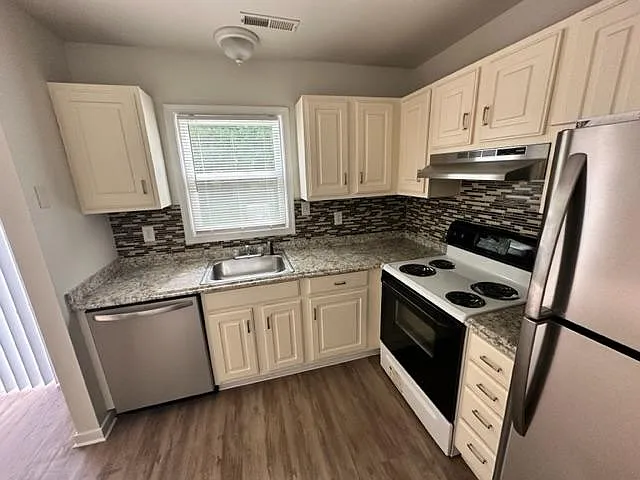 15210 Broadwater Ct — Photo 2