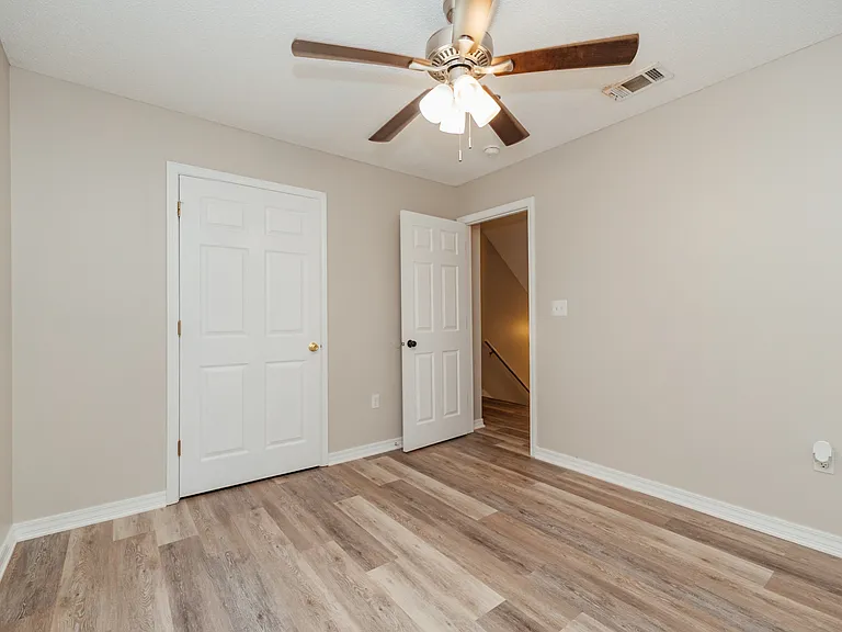 226 Runnymeade Dr — Photo 9