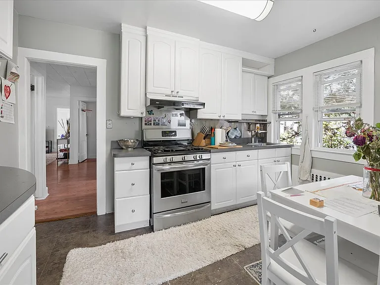 31 Armourvilla Ave — Photo 7
