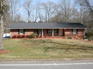 19 Colonial Dr, Newnan, GA 30263