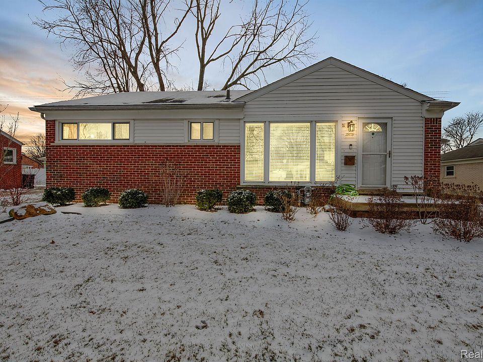 1st image of 29739 W Chicago St