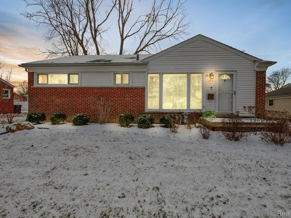 29739 W Chicago St, Livonia, MI 48150