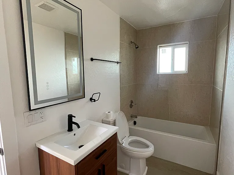 1322 W Roosevelt St #9 — Photo 8