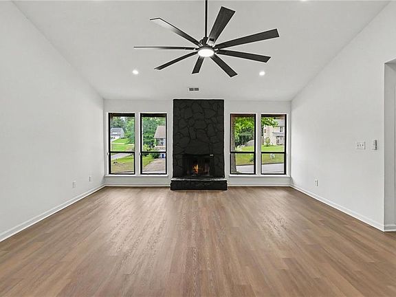 3rd image of 1030 Chapman Ln