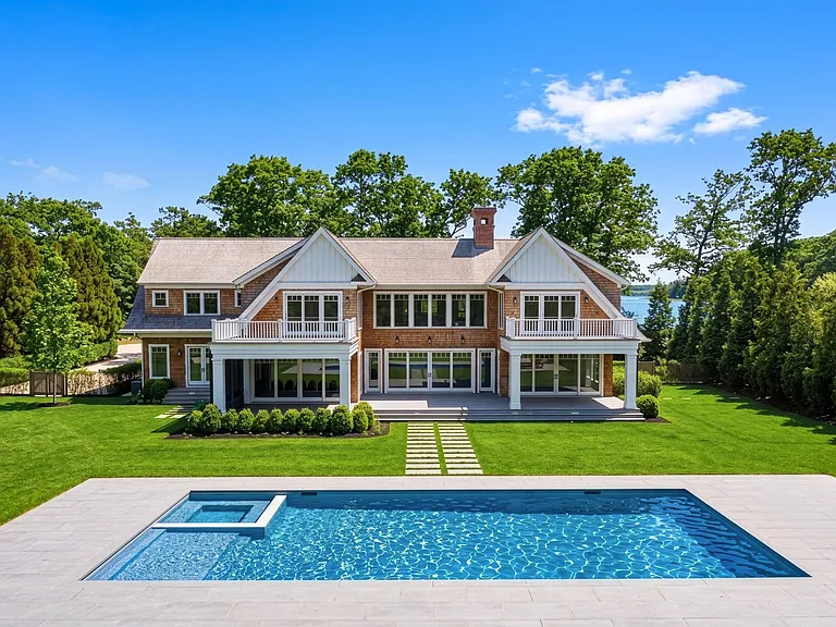 25 Fresh Pond Rd — Photo 1