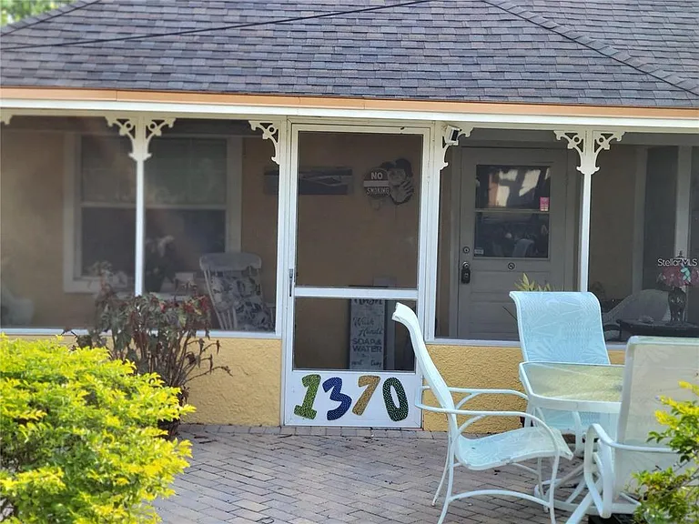 1370 Greenway Dr — Photo 2