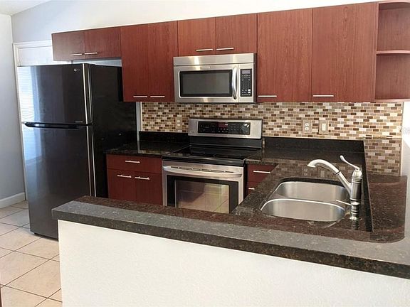 3rd image of 101 Oakridge Ct