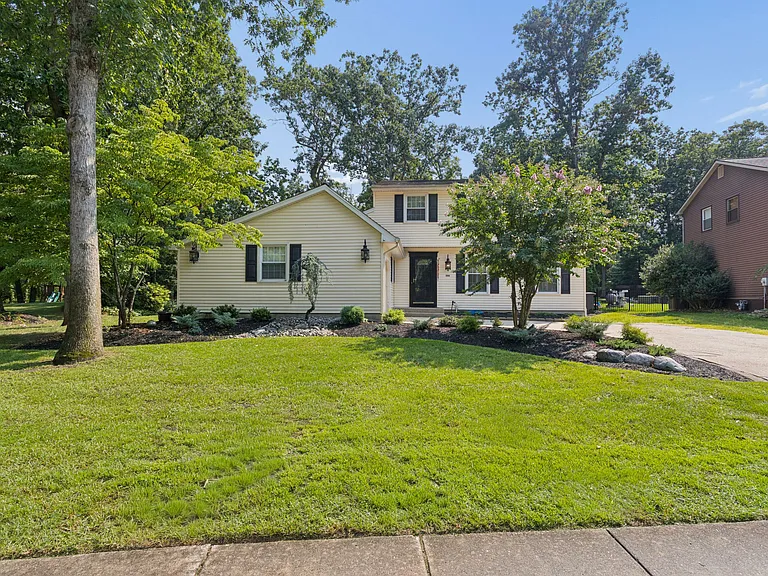 306 Candlewood Ln — Photo 2