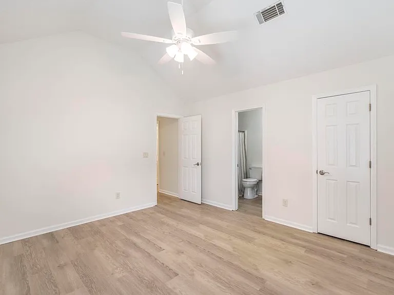 103 Country Cv — Photo 14