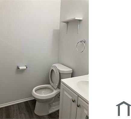 5th image of 1013 W Marengo Ave