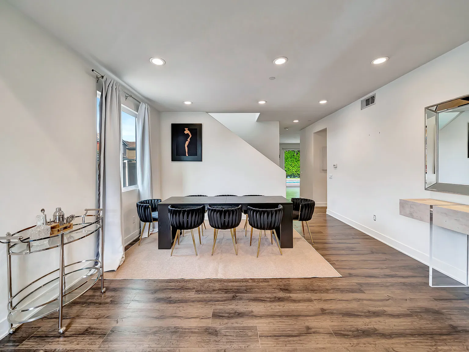 5 bed, 2571 sqft, $7,500 — Photo 2