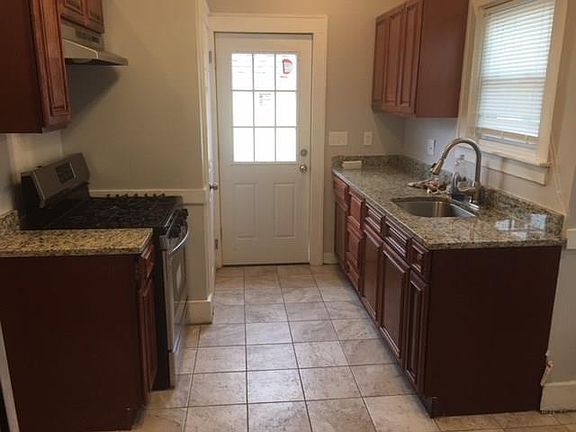4th image of 63 Marion Ave N