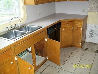 2nd image of 1308 W Summit Ave