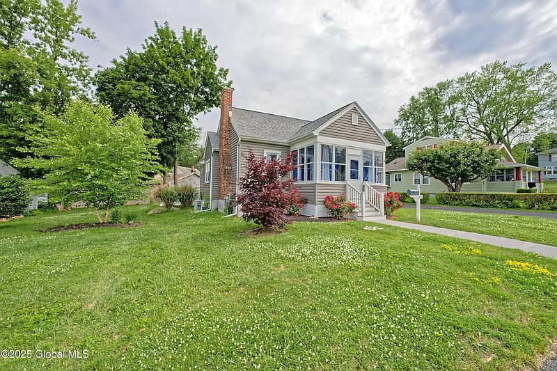 5th image of 247 E Hudson Avenue