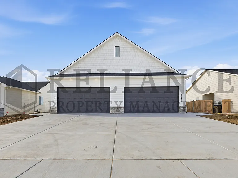 5249 N Pinecrest St — Photo 2