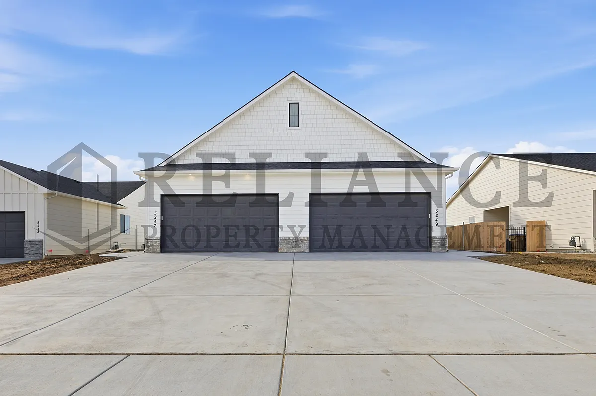 Building Photo - 5249 N Pinecrest St