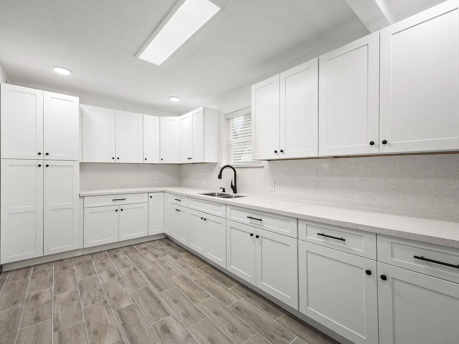 4 bed, 2.0 bath, 1716 sqft, $2,800 — Photo 3