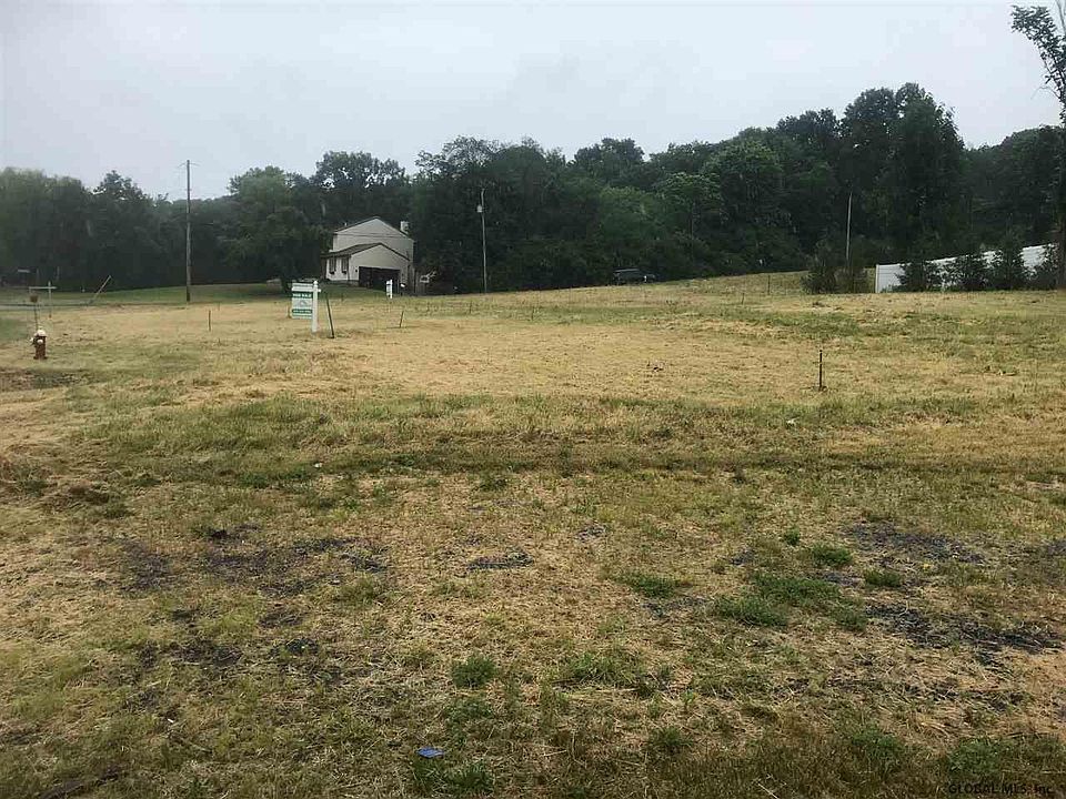 2nd image of 2568 Aqueduct Rd