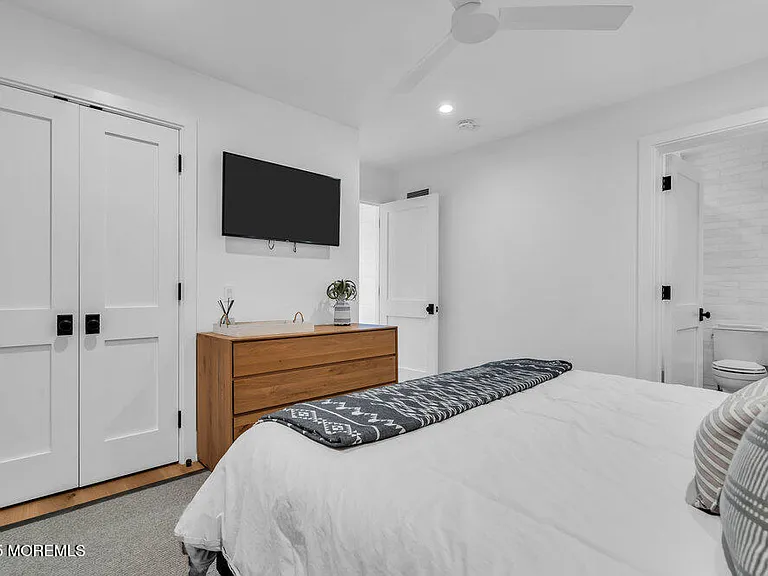 802 1st Ave — Photo 24
