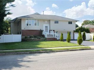8 Rolan Dr, Deer Park, NY 11729