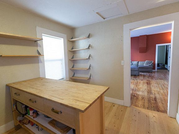 4th image of 310 Lupfer Ave
