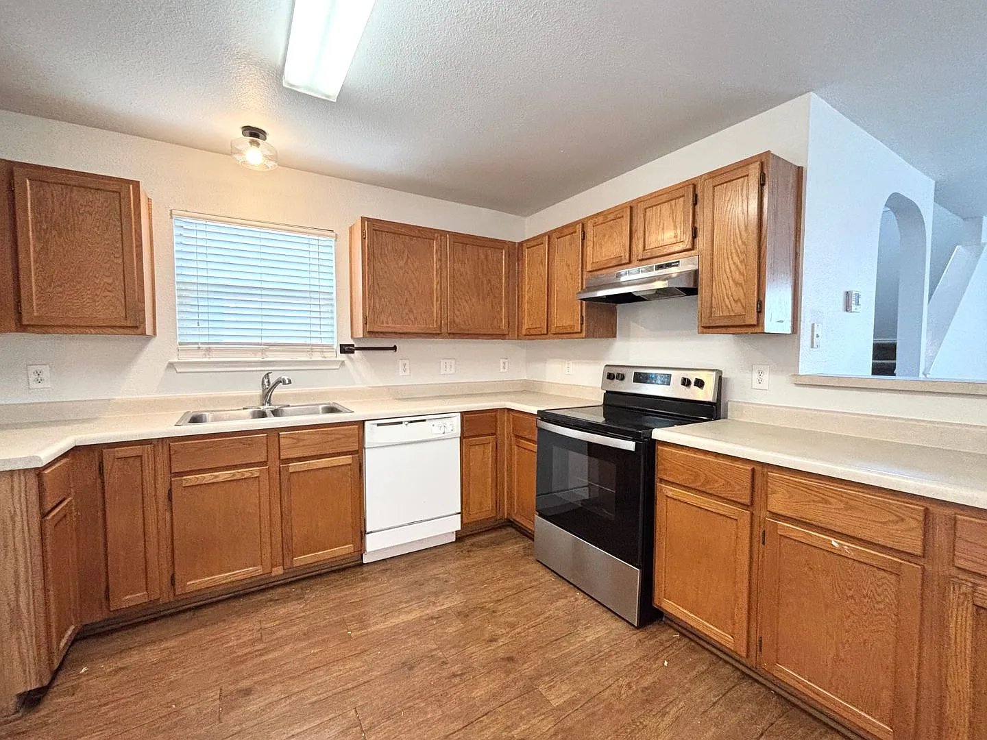 Beautiful home in the desirable Gardens at Woodlake community! — Photo 3