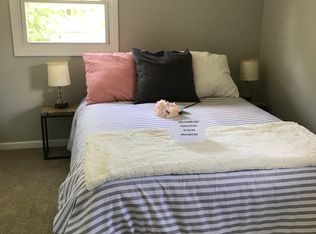 9 N High Point Dr, Round Lake, IL 60073