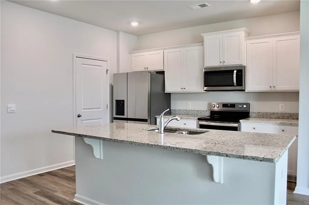 3 bed, 2.0 bath, 1701 sqft, $2,500 — Photo 4