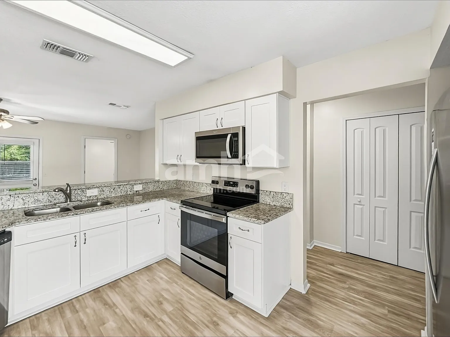 3 bed, 2.0 bath, 1319 sqft, $1,855 — Photo 4