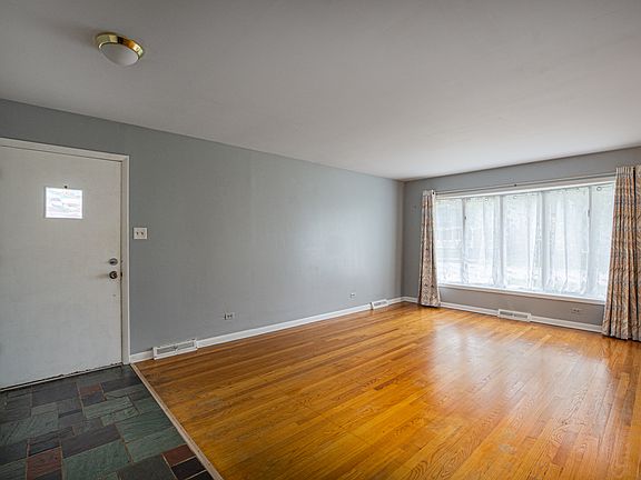 2nd image of 2323 Clyde Ter