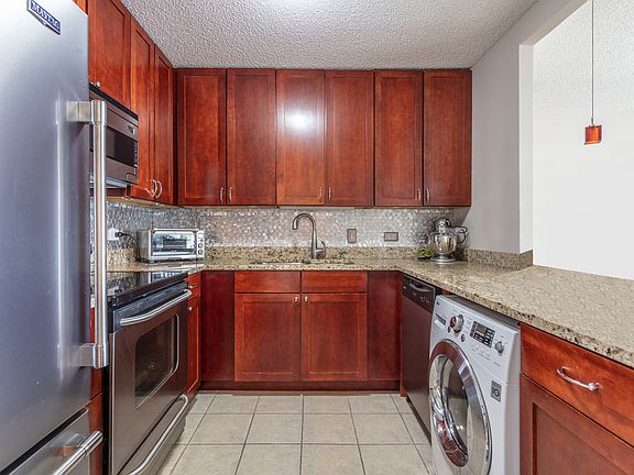 5th image of 30 E Huron St APT 3305