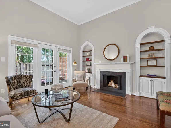 2413 9th St S, Arlington, VA 22204