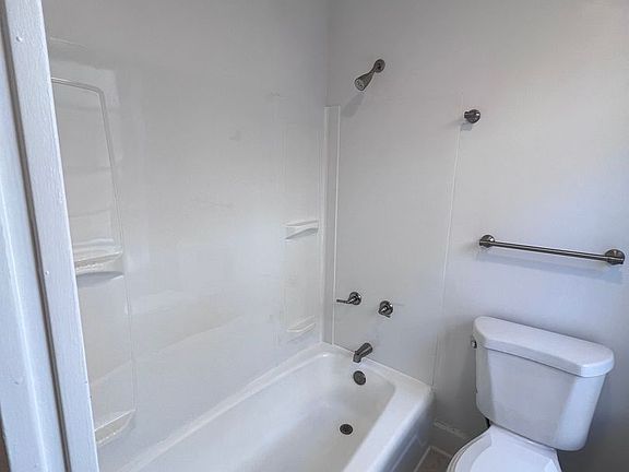 5th image of 14 Kent Ave #1-A