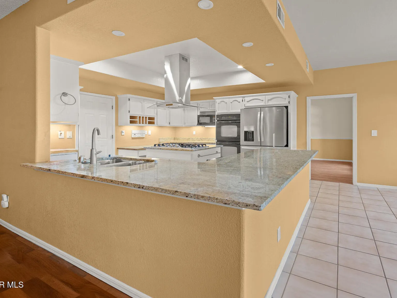 5 bed, 4.0 bath, 3296 sqft, $4,100 — Photo 4