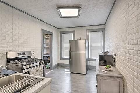 4th image of 2447 W 7th St Unit 2