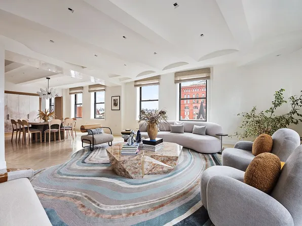 275 W 10th St #9C, New York, NY 10014