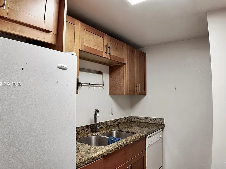 2138 SW 6th St #101 — Photo 5