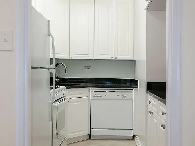 40 E 89th St #7E — Photo 4