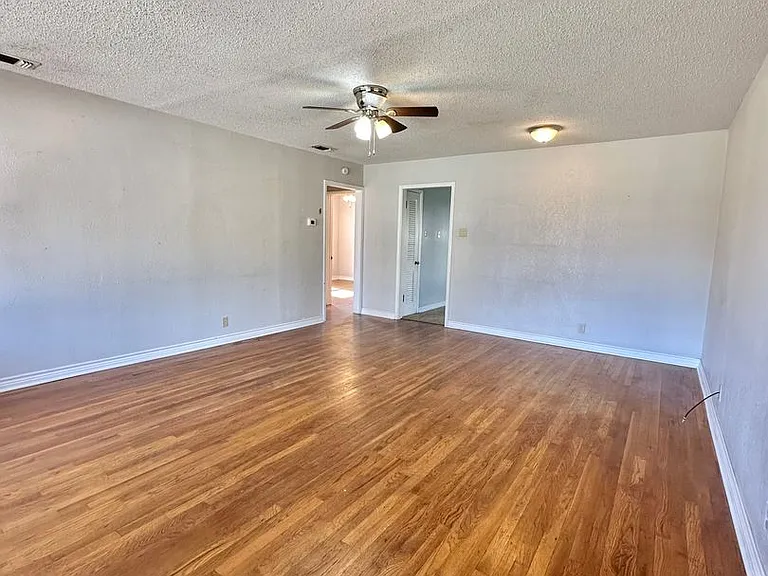 1521 Kenwood Dr — Photo 4