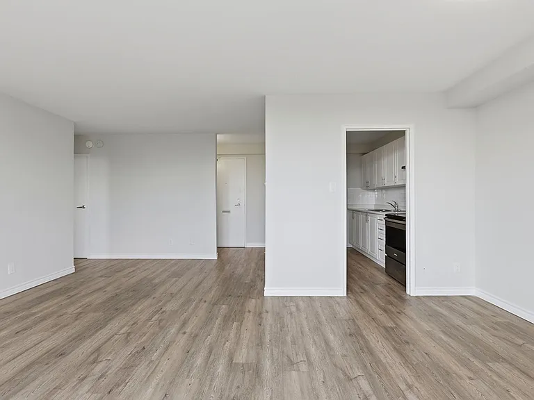 8325 Riverside Dr E — Photo 11
