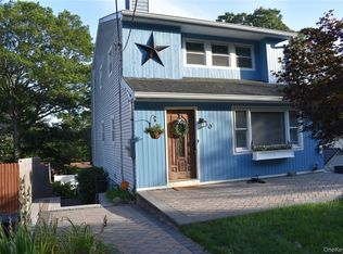 30 Willow Rd, Rocky Point, NY 11778