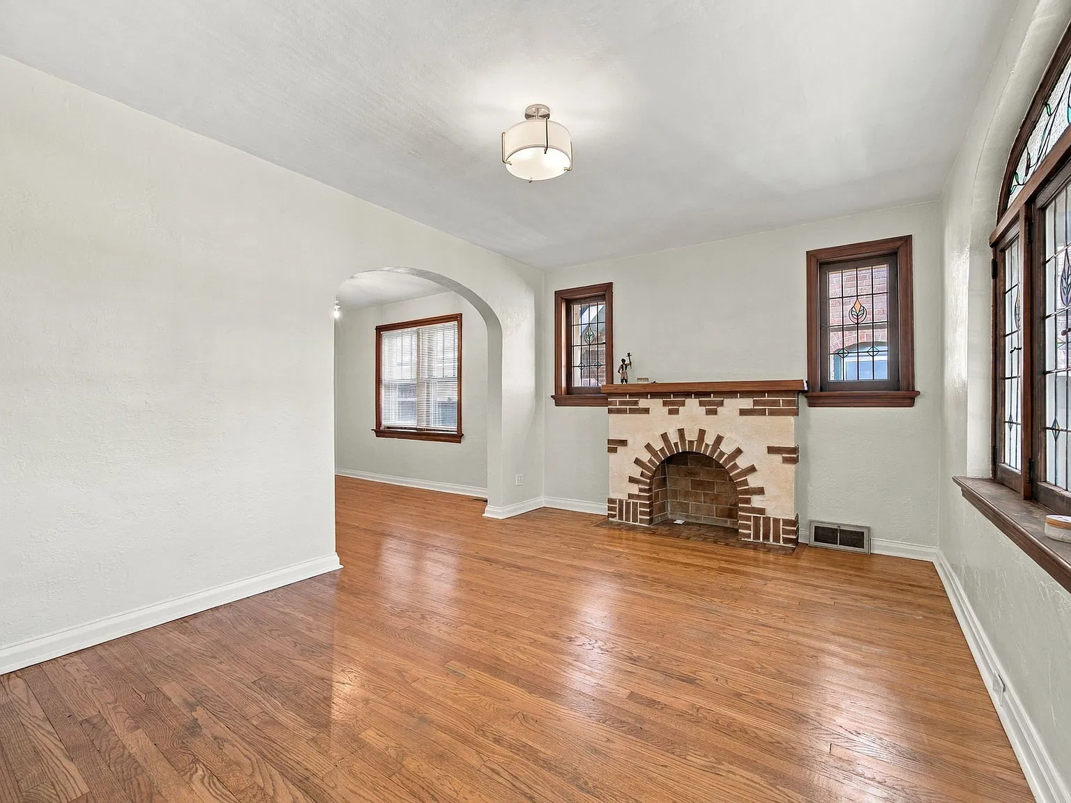 3 bed, 1152 sqft, $2,000 — Photo 4